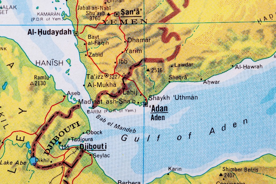 Dopo Hormuz, si accende il fronte di Bab el-Mandeb: verso un nuovo shock energetico