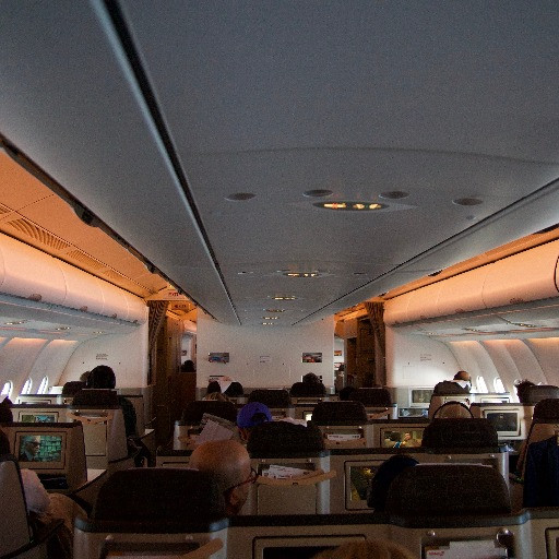 Da Lufthansa a Swiss, chi vorrà sedersi nelle prime file pagherà un supplemento