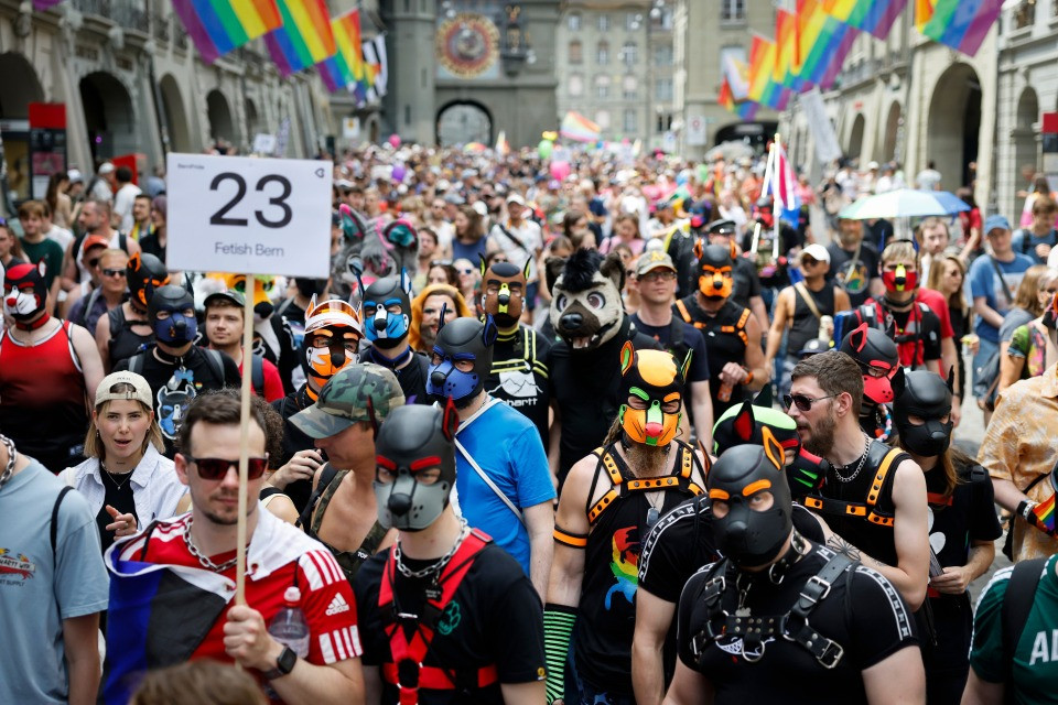 Migliaia di partecipanti al Pride di Berna