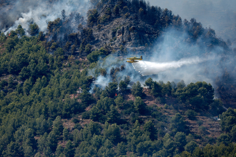 Nuovo fronte di incendi nella zona di Valencia, sfollate 15.000 persone