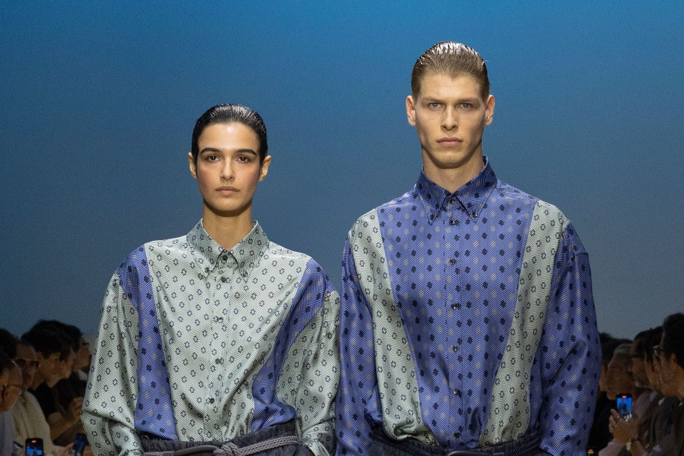 Moda estate 2026: sartorialità morbida e colori accesi