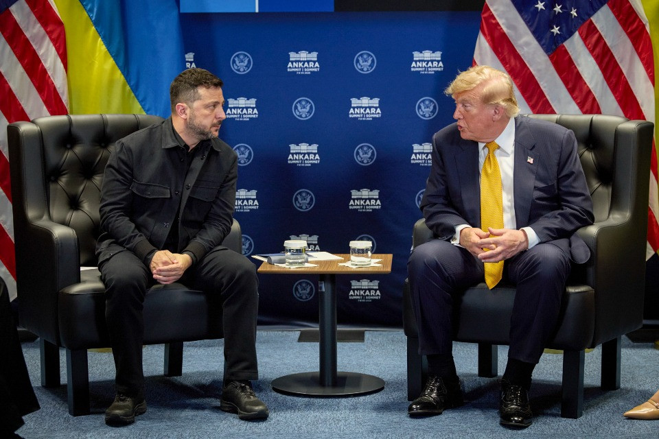 È in corso l'incontro a porte chiuse tra Trump e Zelensky