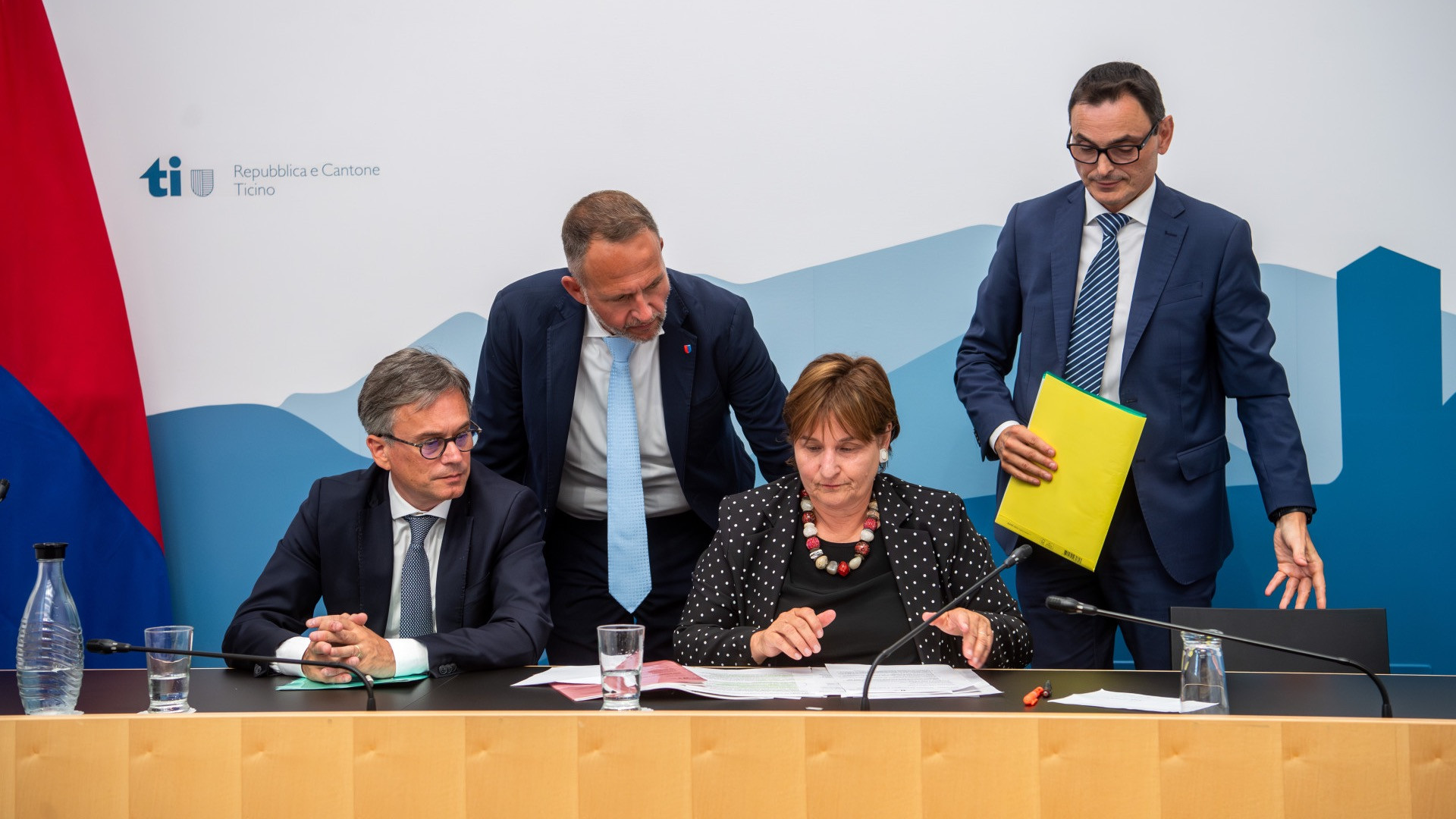 Claudio Zali lascia il Governo, e in conferenza stampa non si presenta