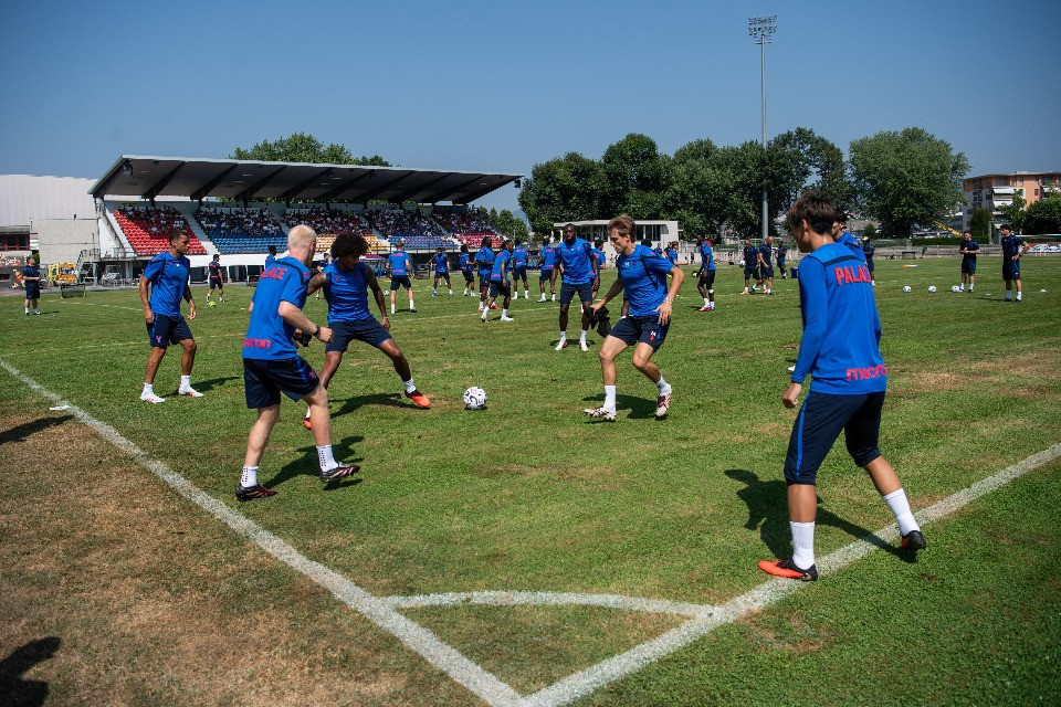La carica dei novecento a Chiasso per vedere il Crystal Palace
