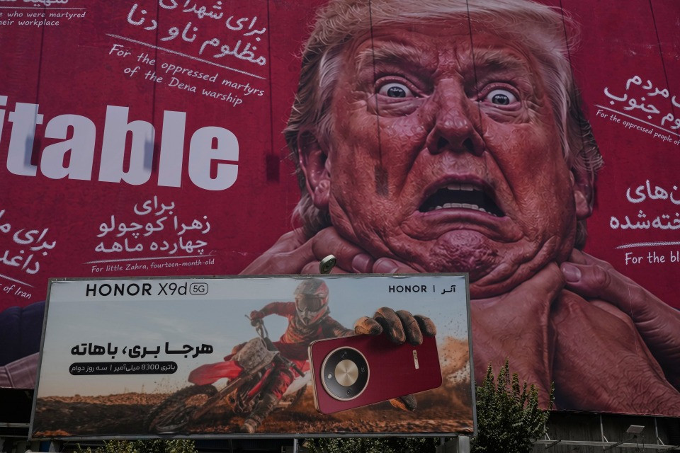 «Duri» attacchi USA contro l'Iran, Trump: «Finiremo Teheran molto presto»