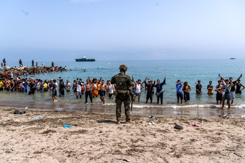 Migranti a Ceuta e Melilla, Ambrosini: «Più che un’invasione, è un simbolo utile a una certa narrazione»