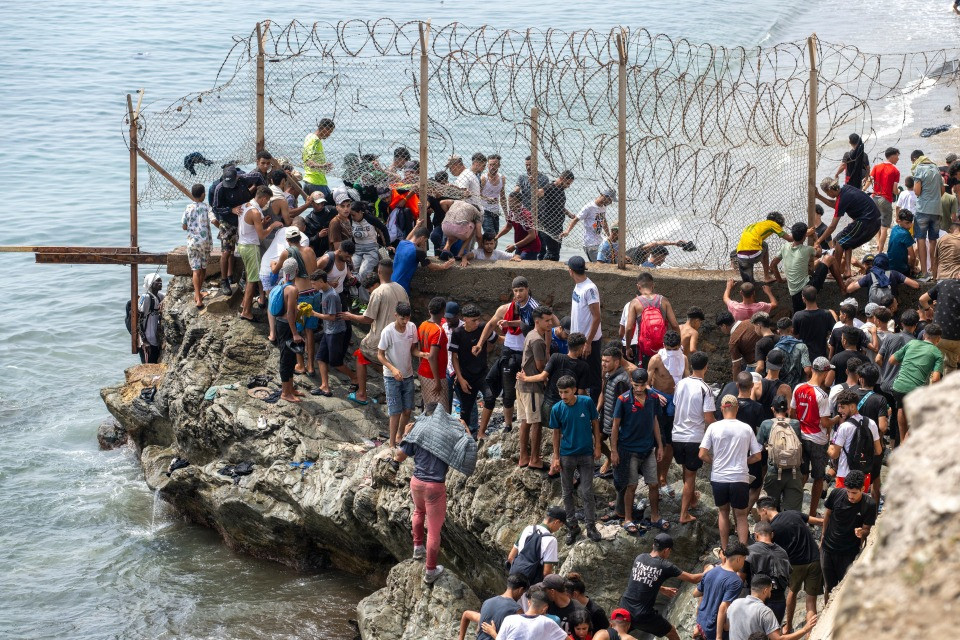 Migranti a Ceuta: l'Italia corre ai ripari, ma la maggior parte è già tornata in Marocco