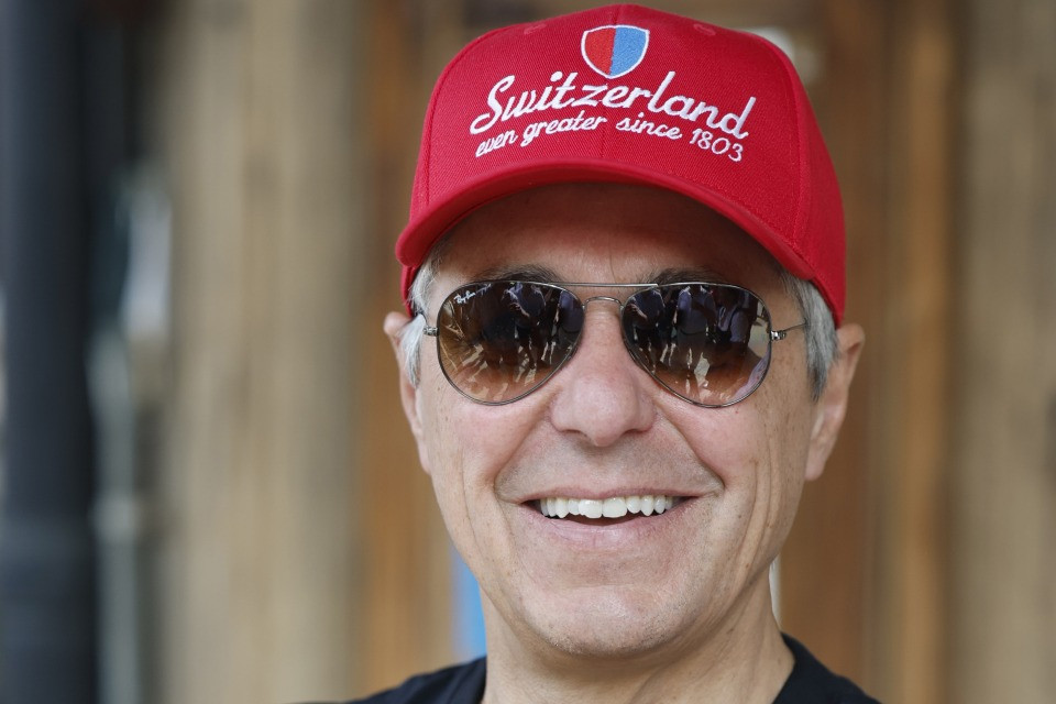 Cassis risponde a Parmelin (e a Trump) con un cappellino ticinese