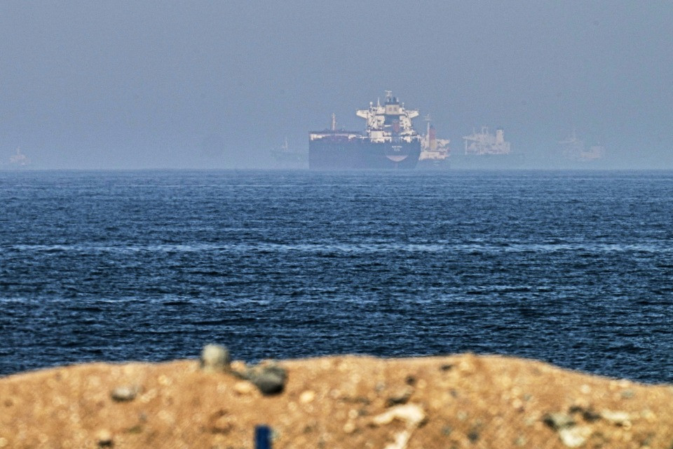 Petroliera colpita all'ingresso dello Stretto di Hormuz