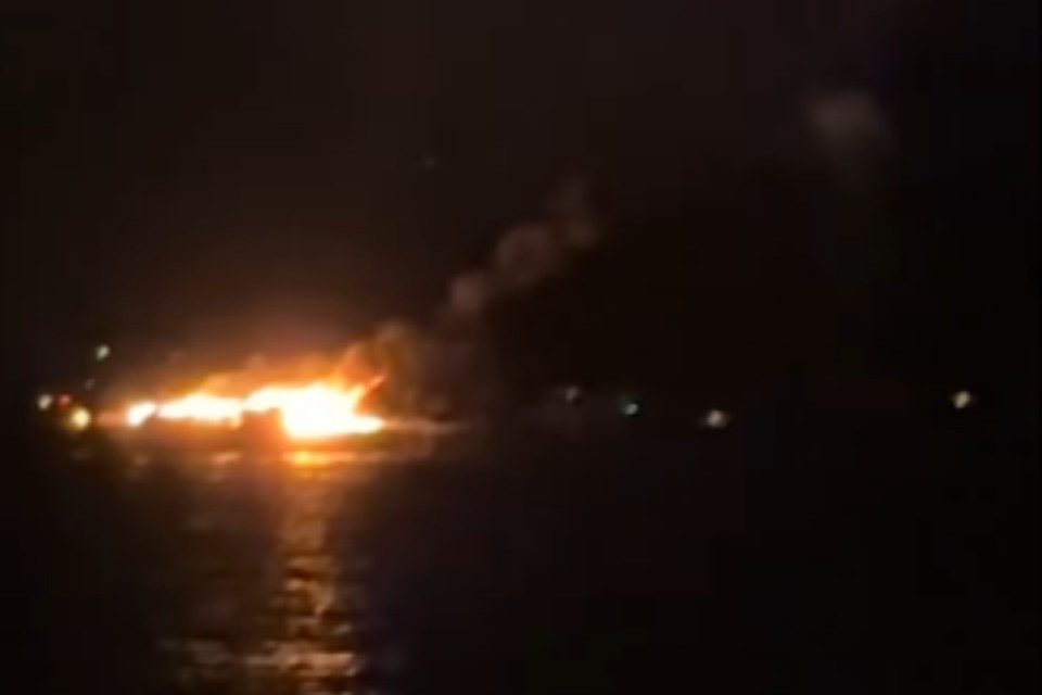 Fiamme sulla piattaforma: sfuma lo spettacolo dei fuochi d'artificio