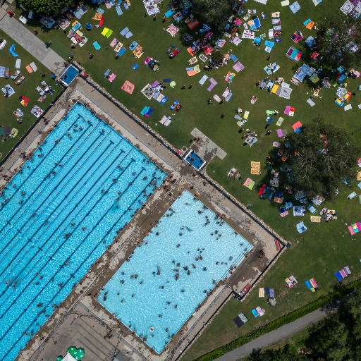 «Nessun bimbo in piscina», ma la norma è troppo rigida