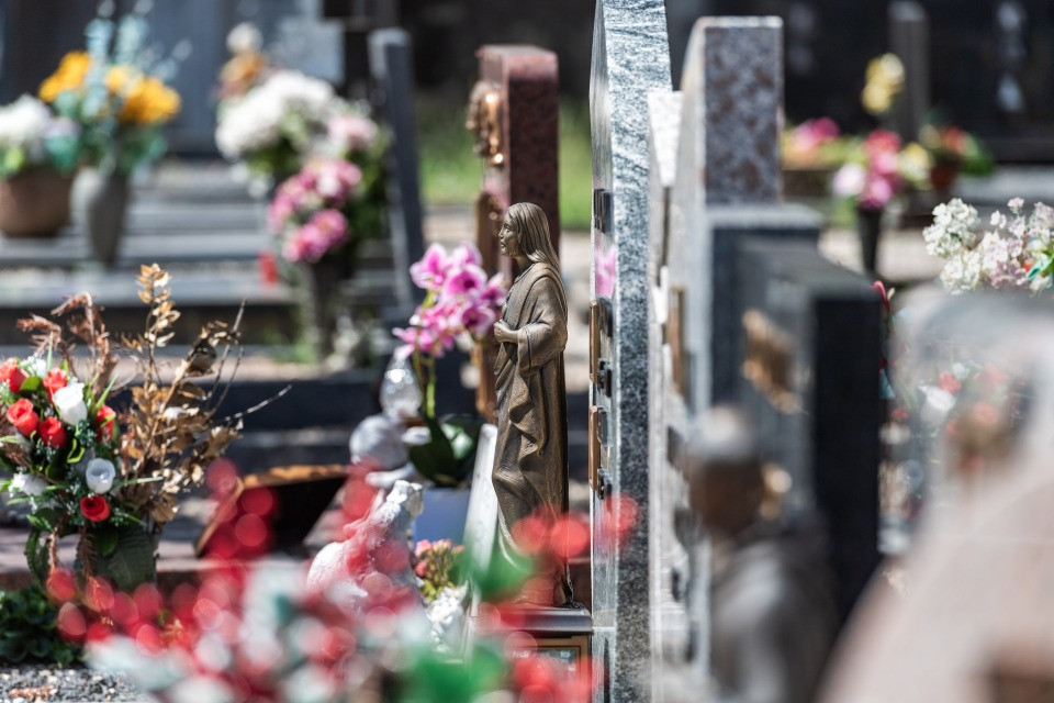 Sparite due sculture dal cimitero di Riva