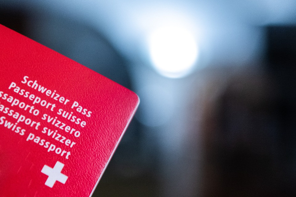 La lettera che nessuno legge: così migliaia di giovani rischiano di perdere il passaporto svizzero