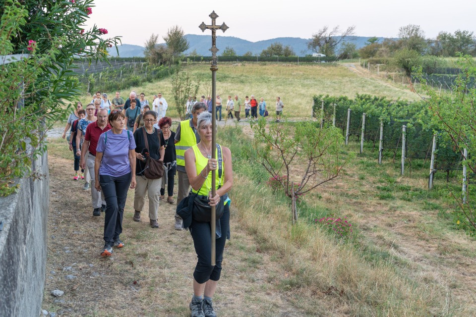 In processione pregando il cielo: «Donaci il dono della pioggia»