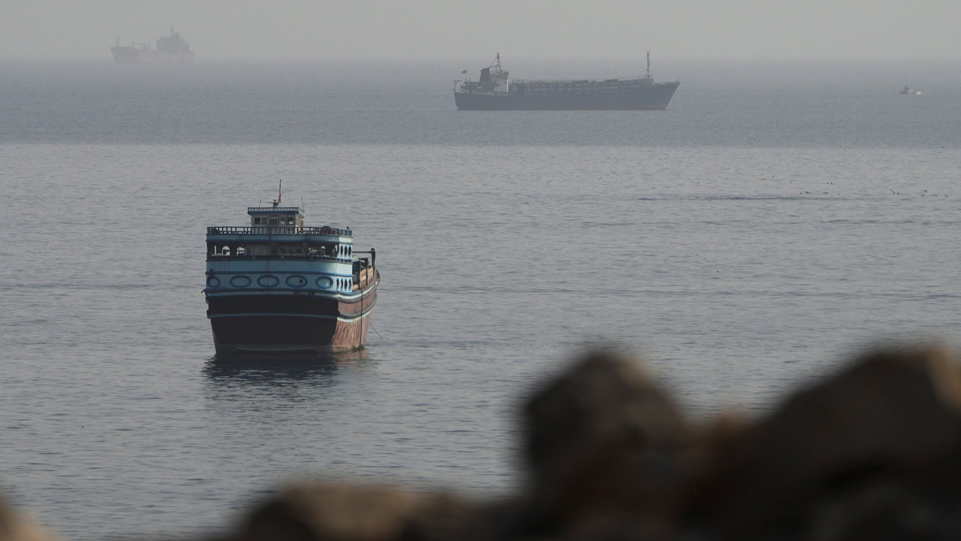 Una petroliera segnala esplosioni nello Stretto di Hormuz