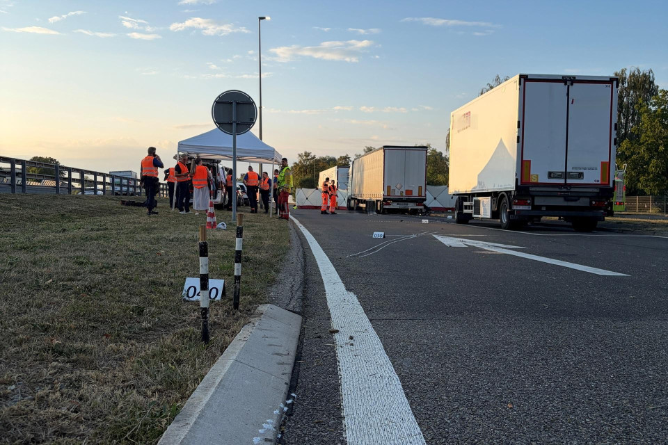 Rubano una moto e scappano dalla polizia, schianto fatale per due giovani
