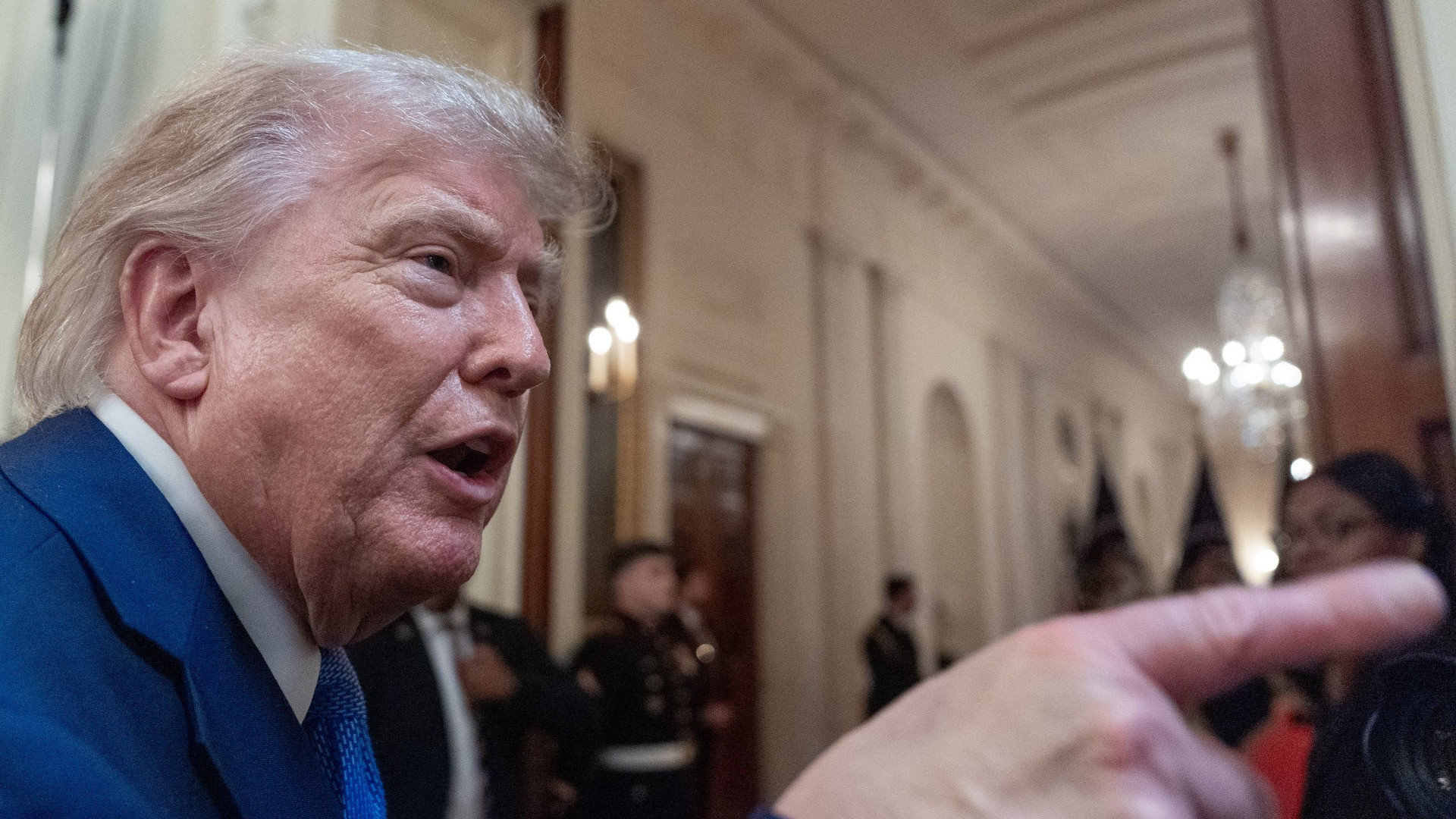 Trump: «Zelensky vuole i Patriot? Servono anche a noi»