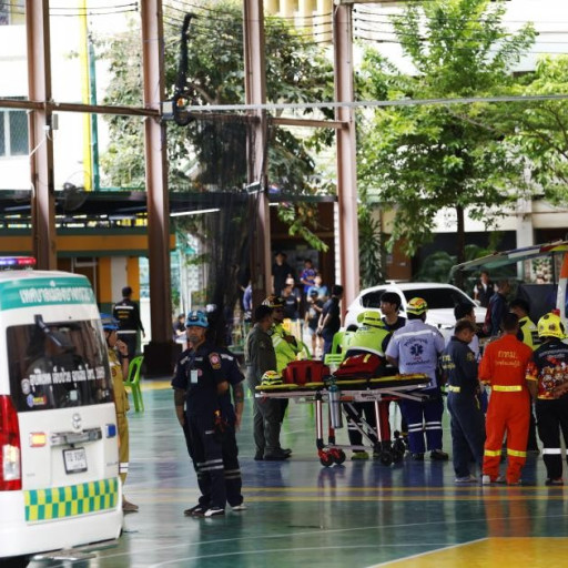 Orrore a Bangkok: uccide i nonni, poi va a scuola e fa una strage