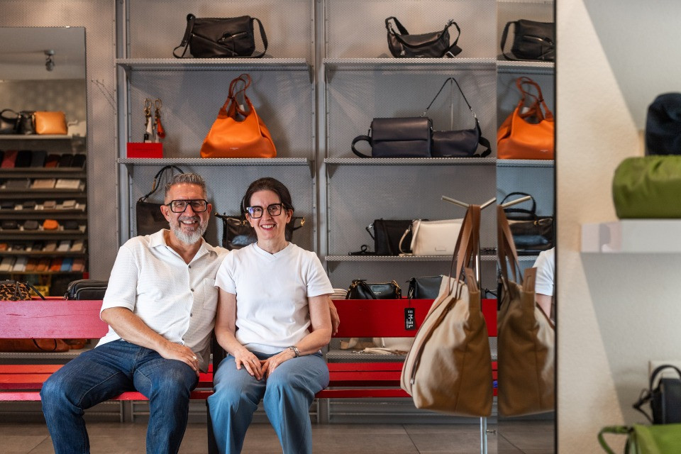 Carmen Maura e la sua borsa