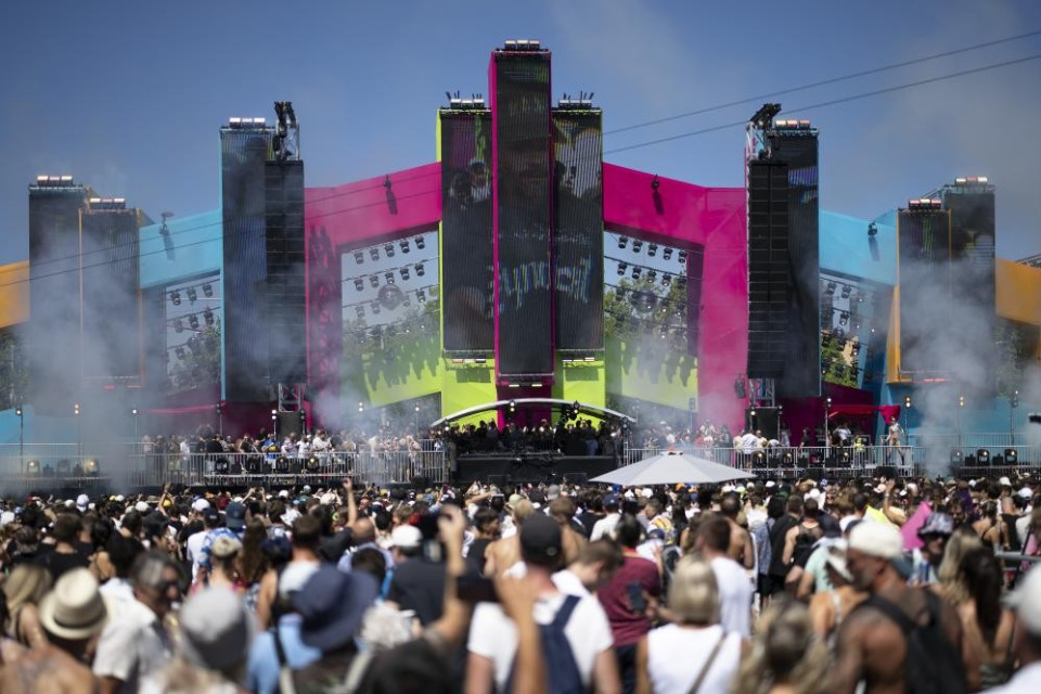 Ecco come alla Street Parade si combatte il caldo