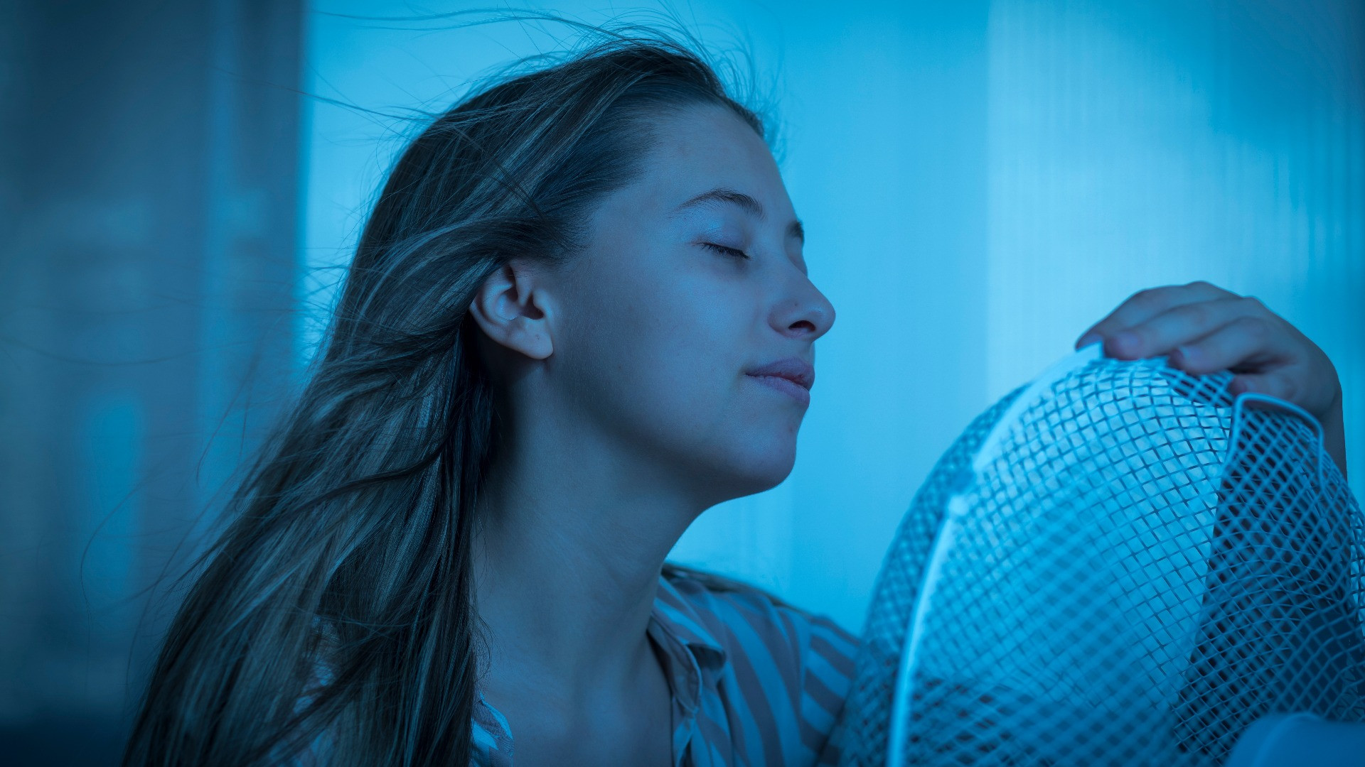 Notti tropicali? Un medico spiega l'effetto che hanno sul sonno