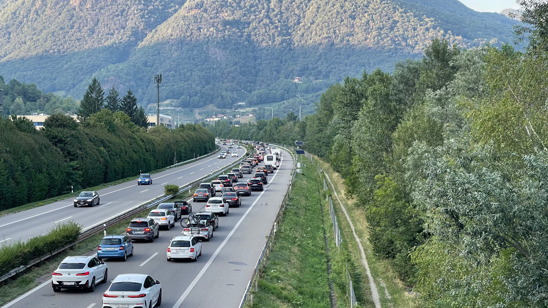 Incidente a Mezzovico: «Servono così tante ore per riaprire un’autostrada?»