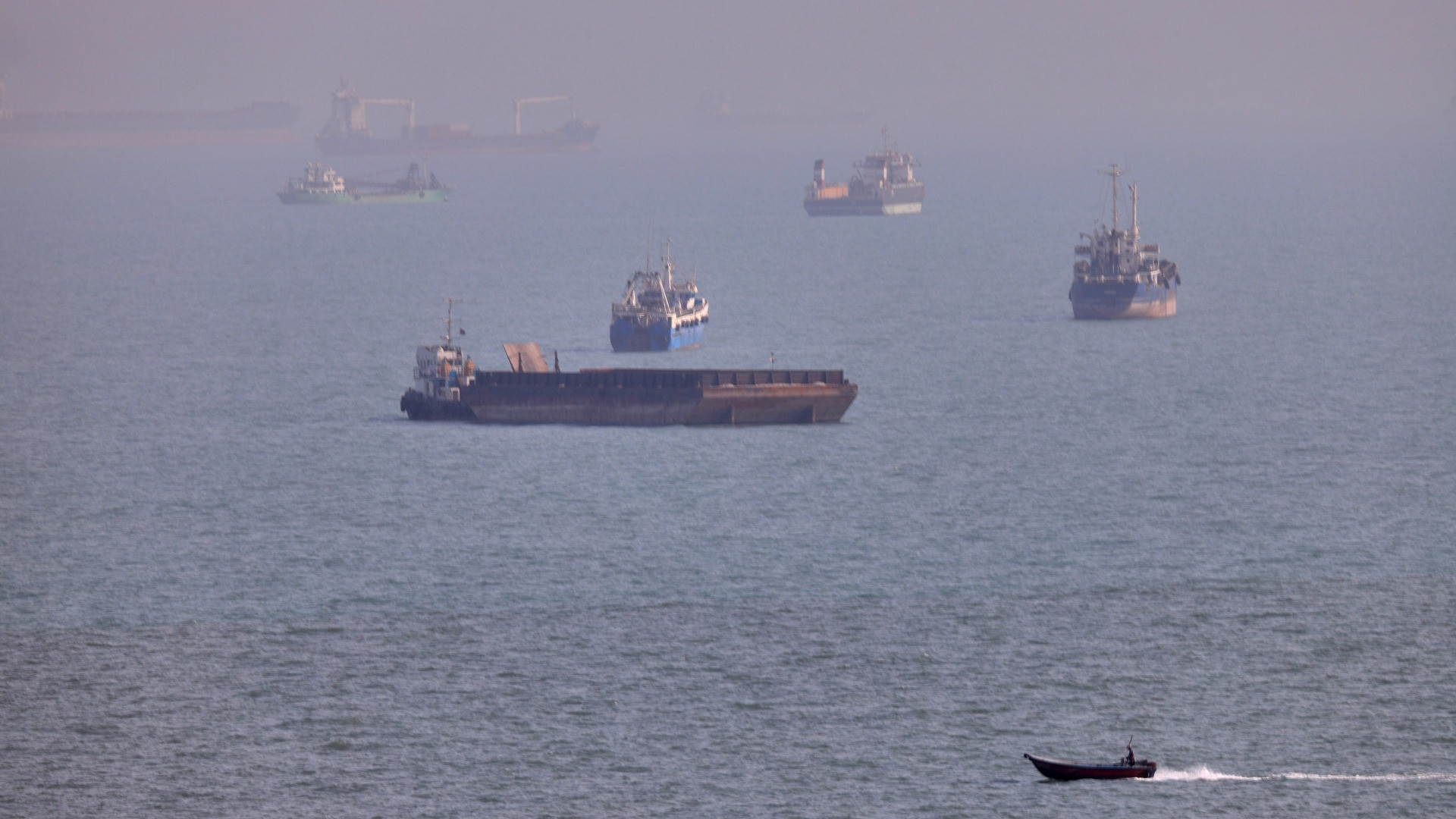 Teheran: «Lo Stretto di Hormuz resterà chiuso finché gli USA non cambieranno atteggiamento»