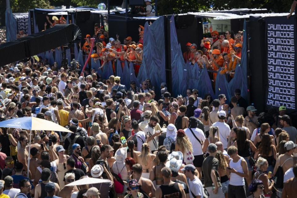 Alla Street Parade erano in 900 mila, tanto lavoro per i soccorsi