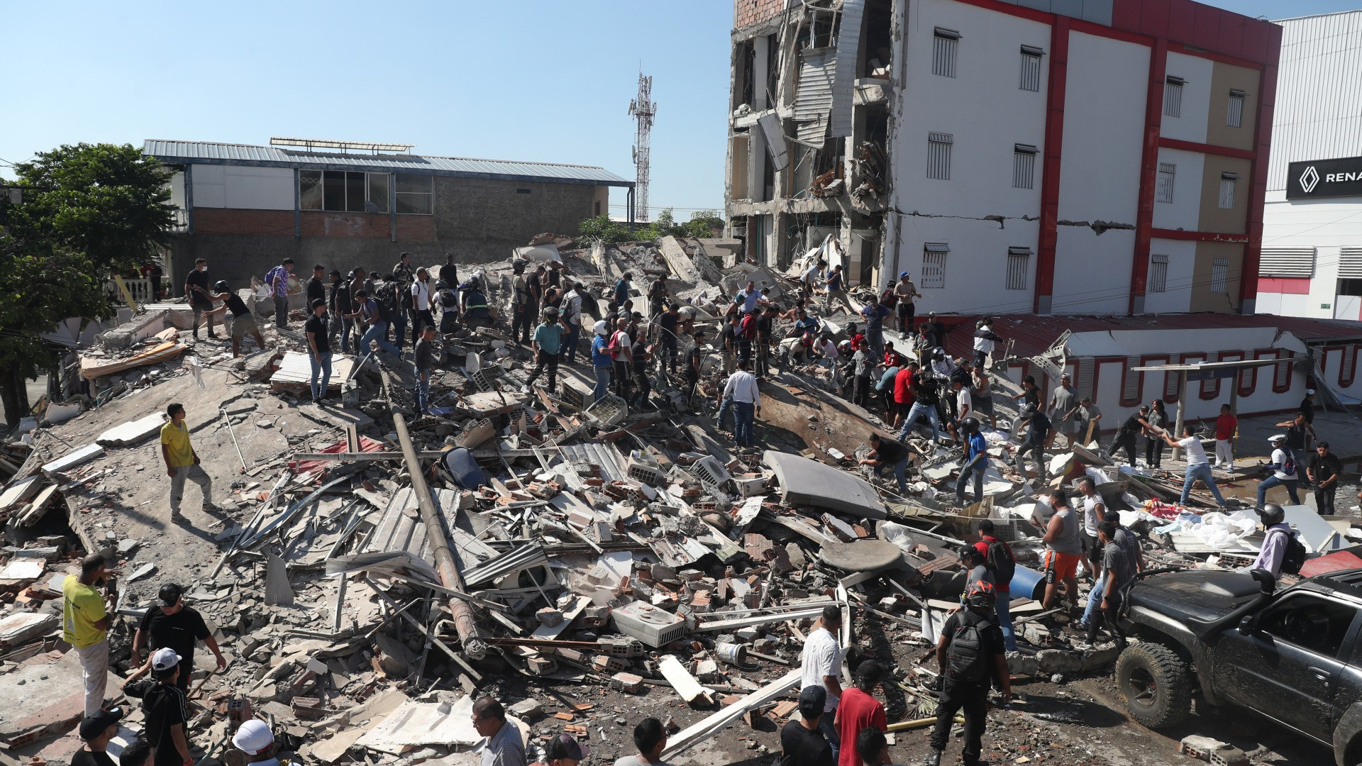 Terremoto di magnitudo 7.4 in Colombia: morti, feriti e gravi danni