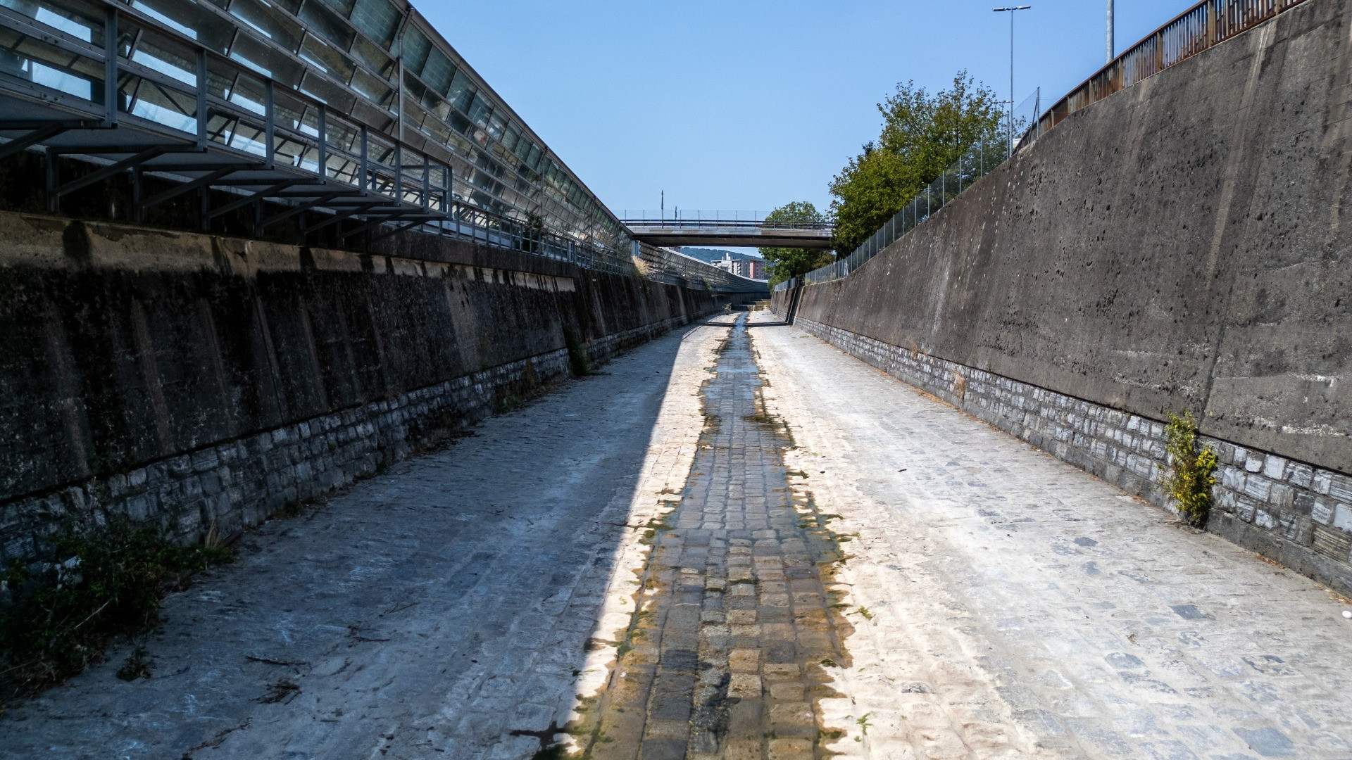 Fiumi sotto stress, l’acqua è poca e calda