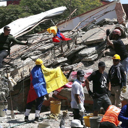 Terremoto in Colombia, almeno 224 morti e 3.600 dispersi: i soccorritori hanno scavato pure al buio