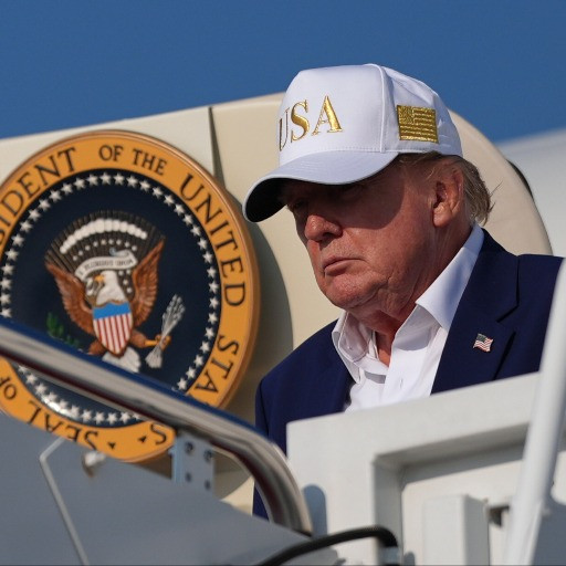 Niente Air Force One per Trump: quel volo segreto per sfuggire a una «minaccia iraniana»
