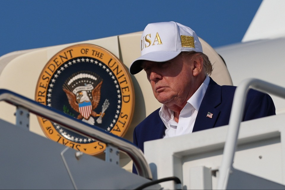 Niente Air Force One per Trump: quel volo segreto per sfuggire a una «minaccia iraniana»