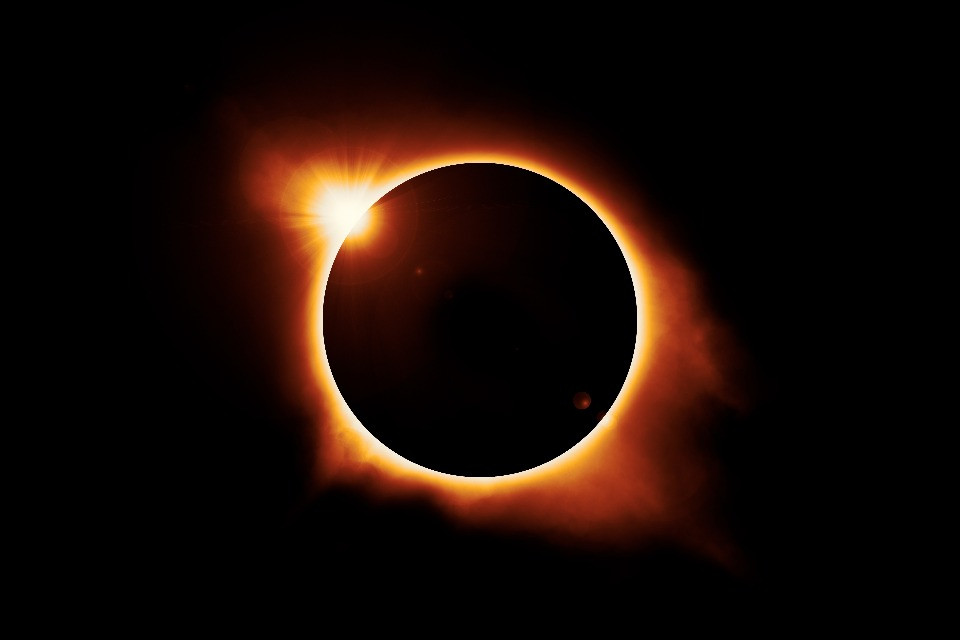 In Ticino tutti con il naso all'insù per l'eclissi solare
