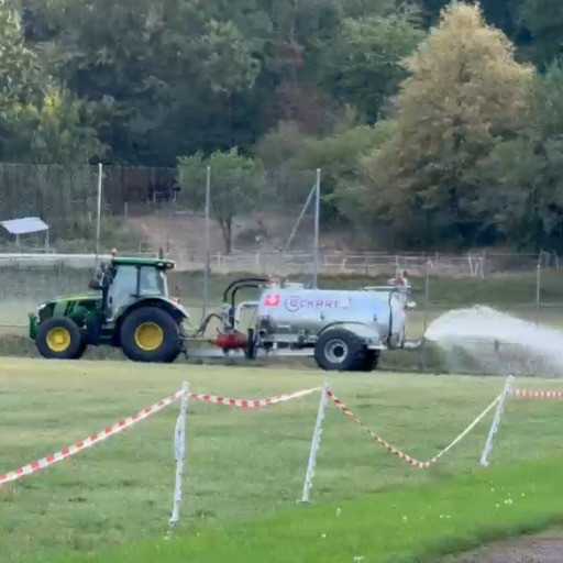 «Quel campo da calcio viene irrigato, nonostante la siccità»: ecco perché è tutto in regola