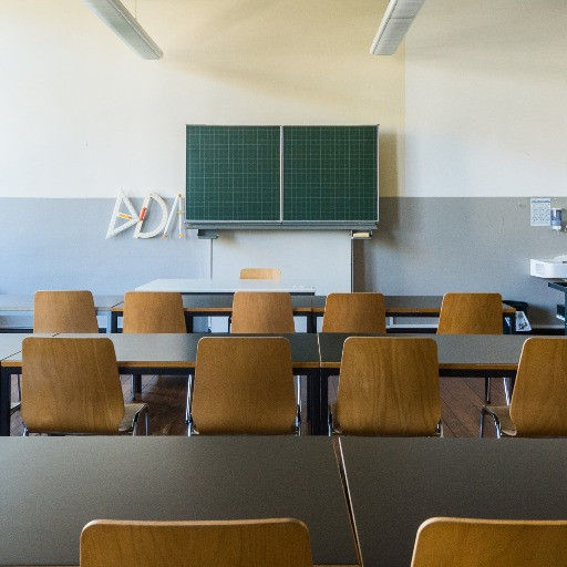 «Servono normative vincolanti a livello federale per proteggere le scuole dal caldo»
