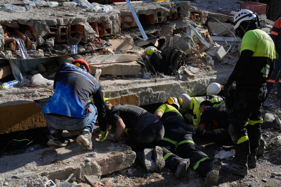 In Colombia si scava tra le macerie, intanto si attiva la solidarietà internazionale