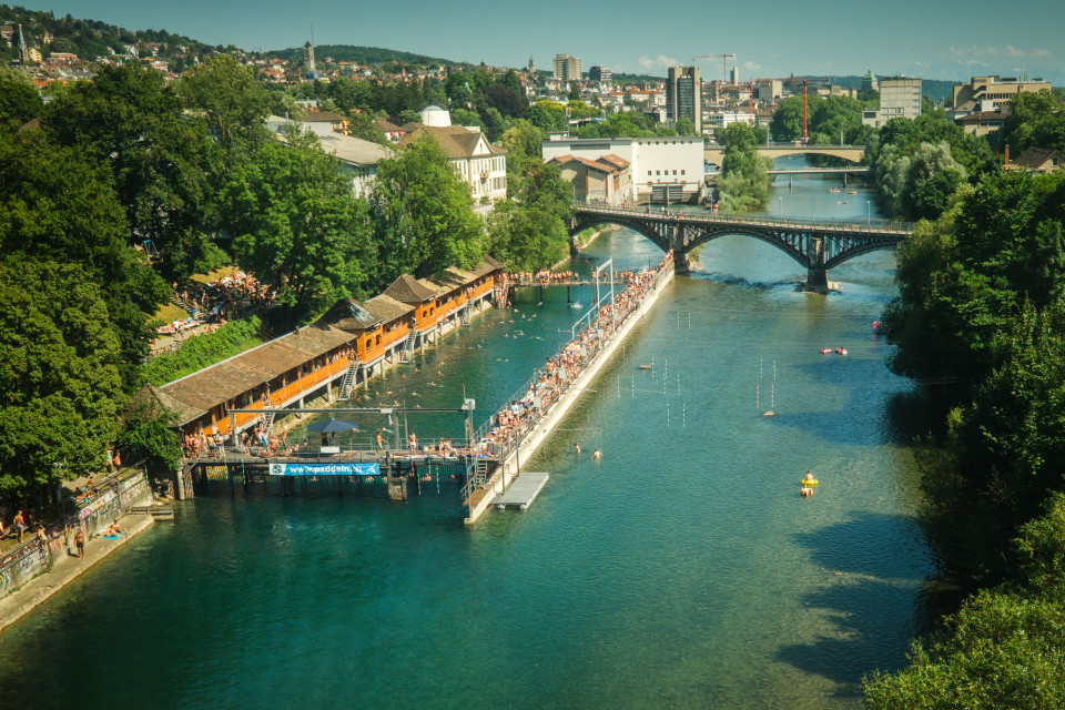 Zurigo, trovato un ordigno inesploso ai bagni Unterer Letten nella Limmat