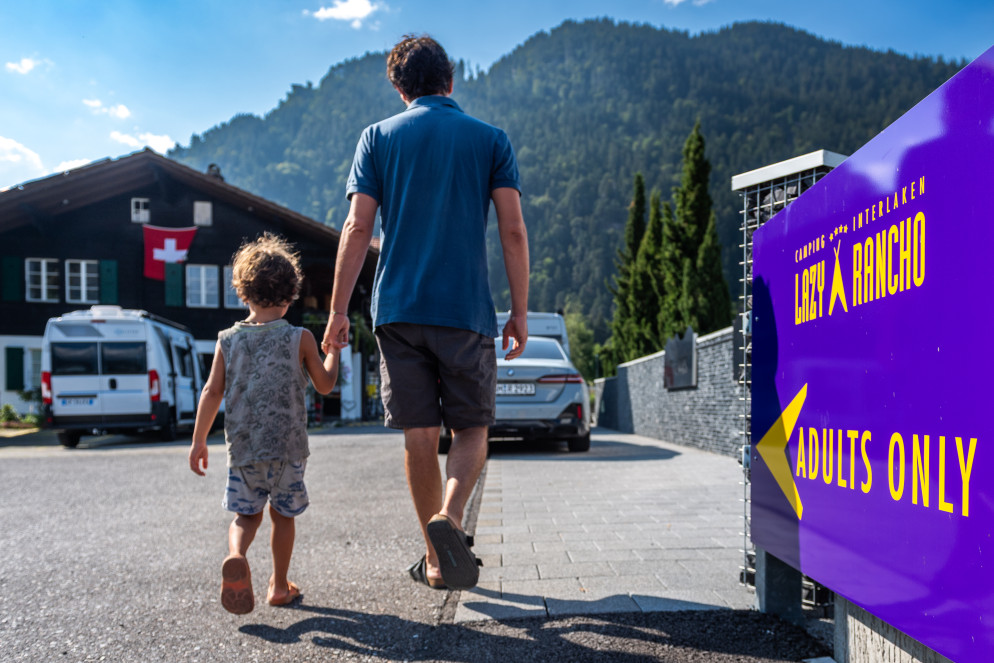 L'ingresso del campeggio per adulti a Interlaken (foto Cdt - Zocchetti)
