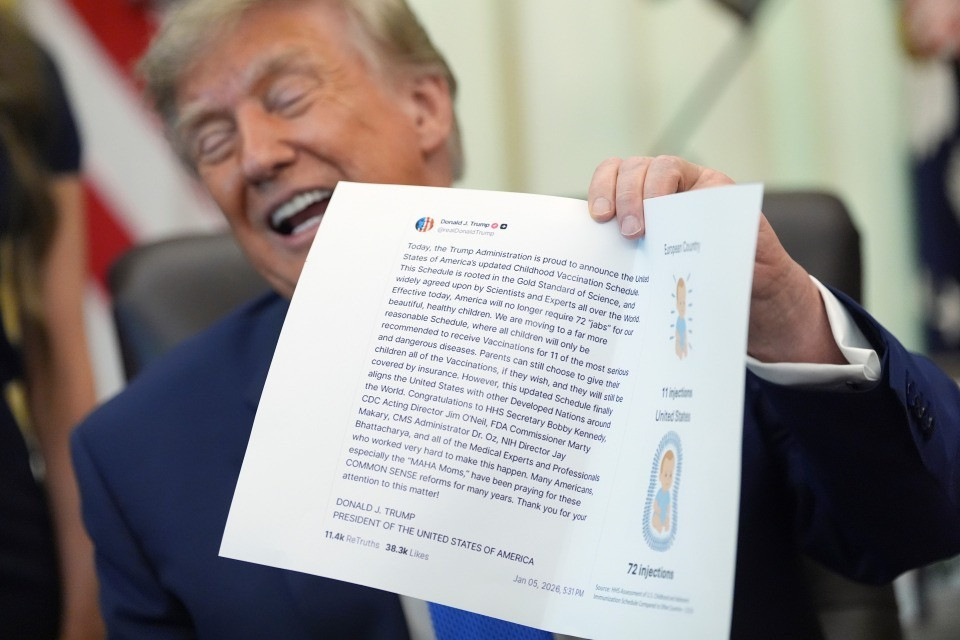 I post in vendita a 100 mila dollari costano a Trump una denuncia
