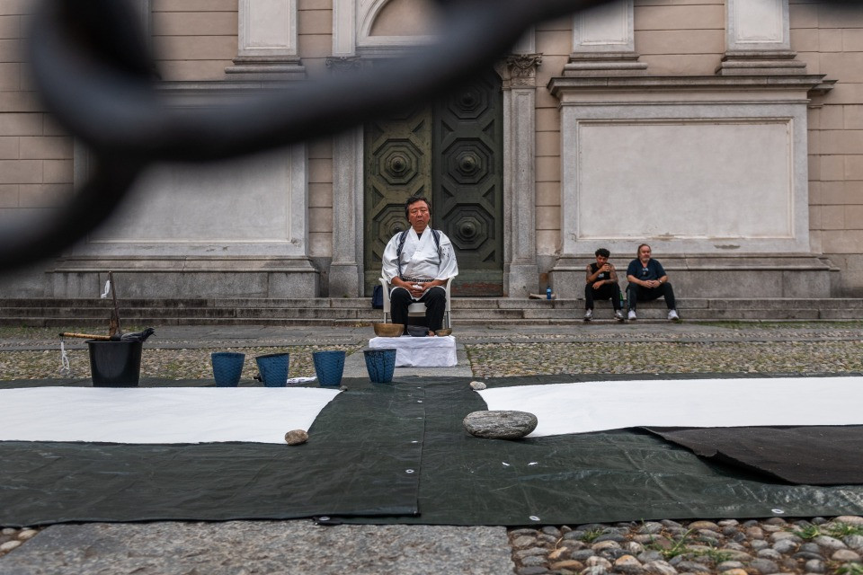 Pol Pot gli spezzò la mente, l’arte l’ha aiutato a ricucirla: «Ogni pennellata ha rimesso insieme i pezzi»