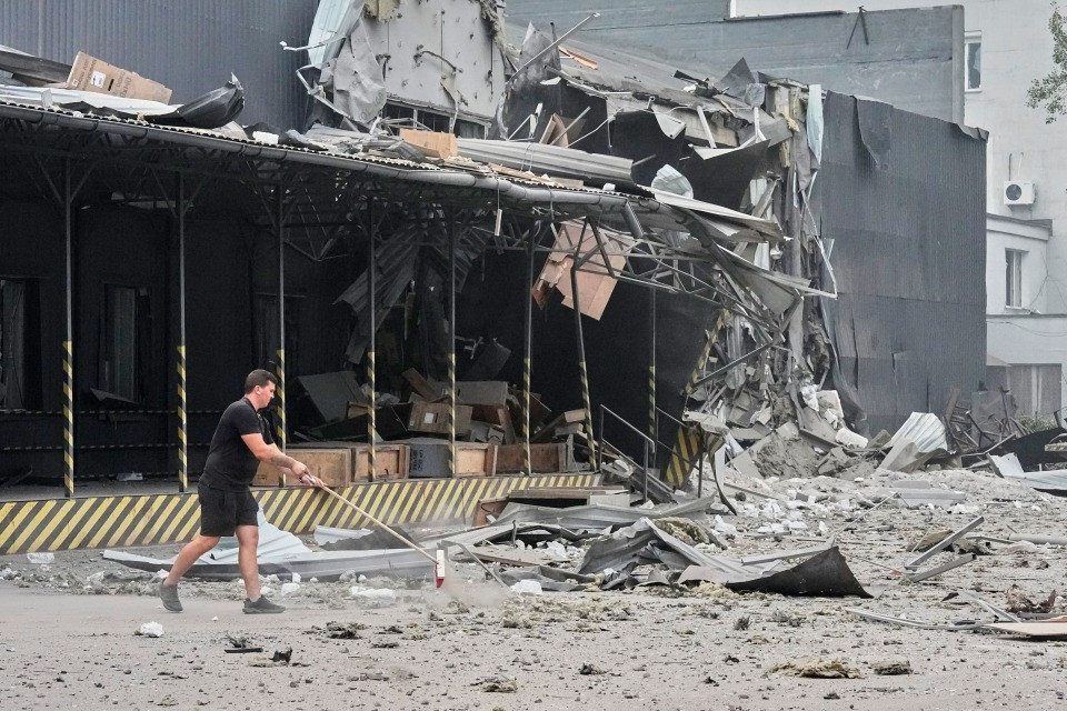 La Russia ha utilizzato munizioni a grappolo su Kiev: «È un totale disprezzo per i civili»