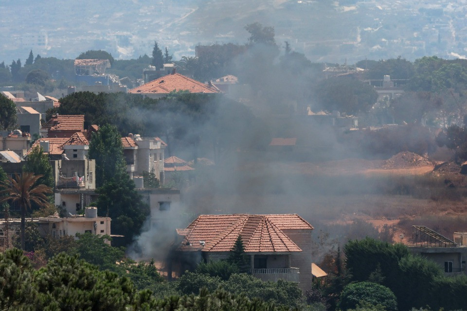 Il sud del Libano avvolto dalle fiamme: «Roghi appiccati con droni e razzi illuminanti»