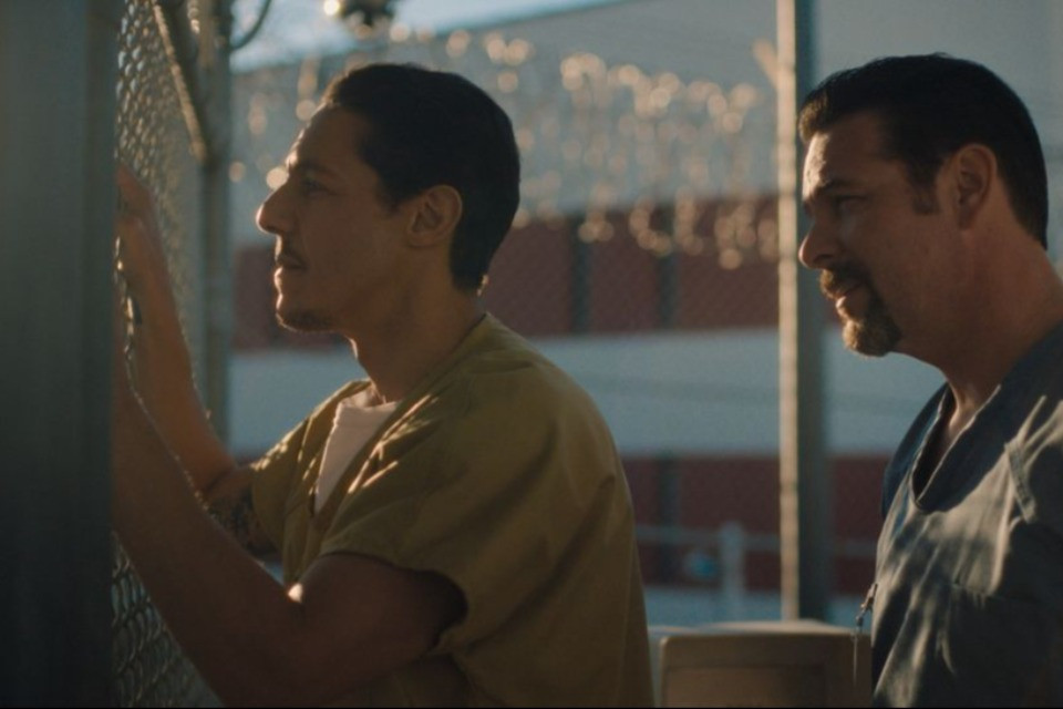 Theo Rossi scende dalla moto di Sons of Anarchy e diventa Bruton: «Non voglio mai essere lo stesso»
