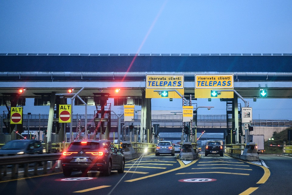 Caselli in autostrada, addio: in Italia si estende il sistema «free flow»