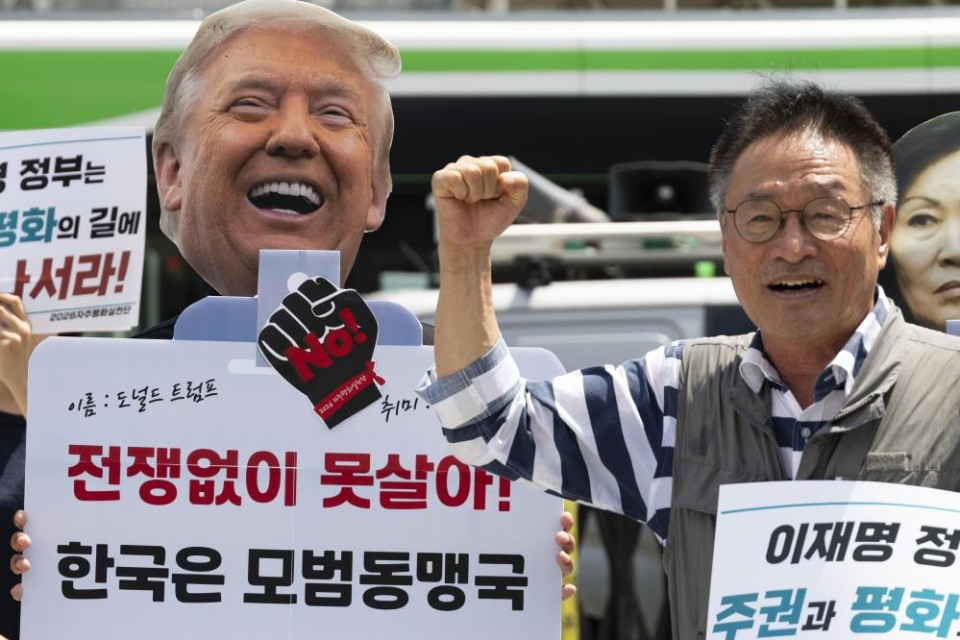 Trump taglia le esercitazioni con Seul: «Nessun aiuto su Hormuz»