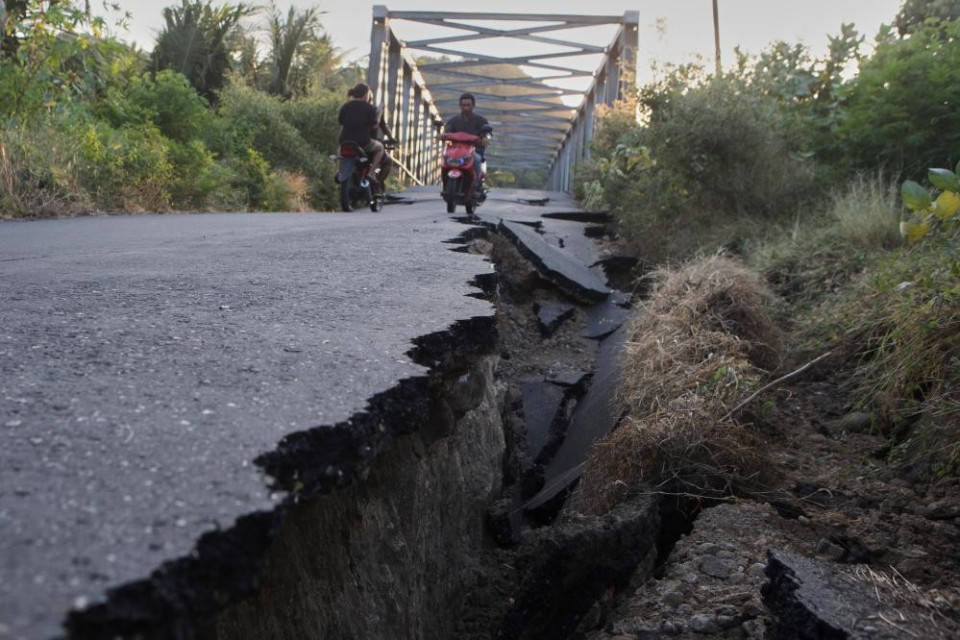 Sale a 70 il numero dei morti nel terremoto in Indonesia