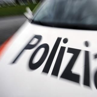 Inseguimento nel Mendrisiotto: furgone rubato sperona due pattuglie e fugge in Italia