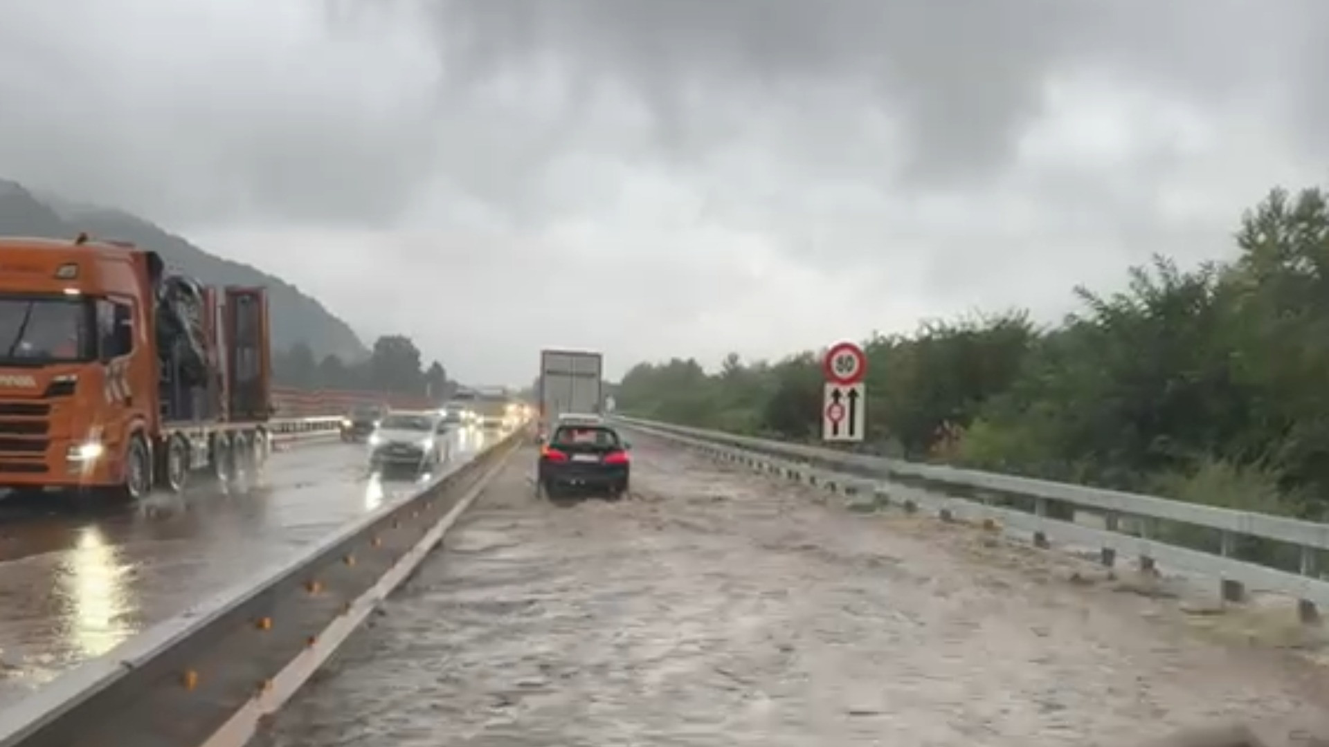 A2 allagata, disagi allo svincolo di Lugano Nord