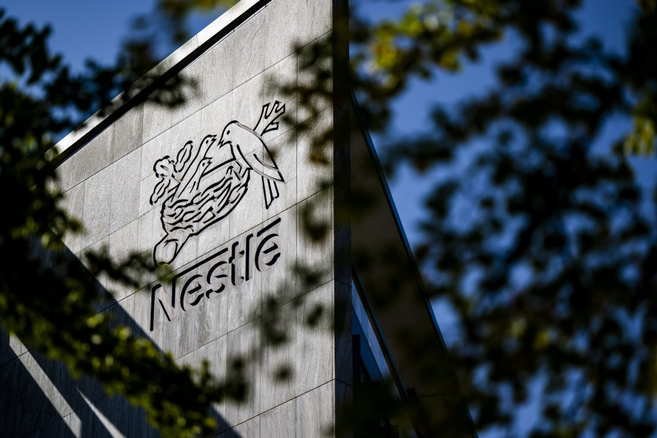 Nestlé al bivio: investire in Russia o rischiare l'espropriazione?